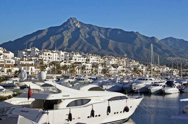 Jardines Del Puerto Apartment Marbella Exterior photo