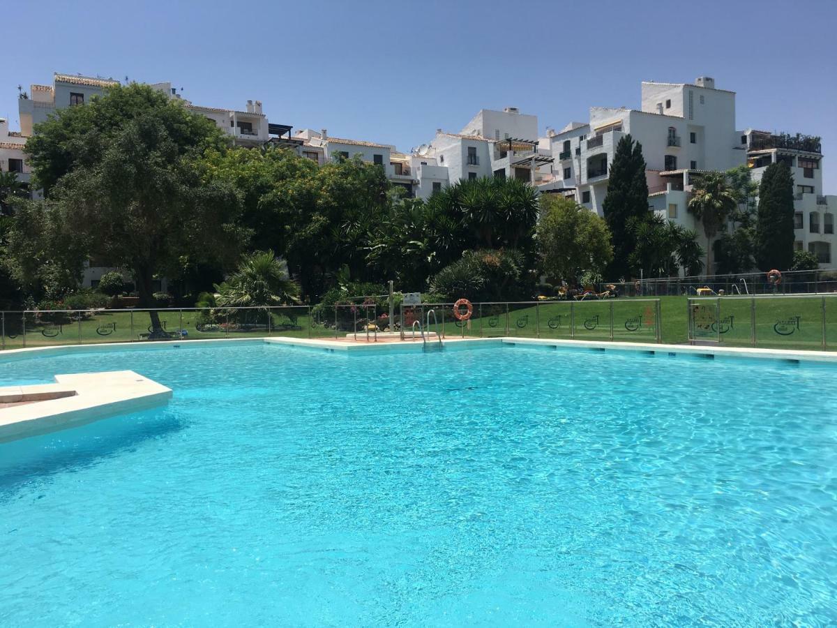 Jardines Del Puerto Apartment Marbella Exterior photo
